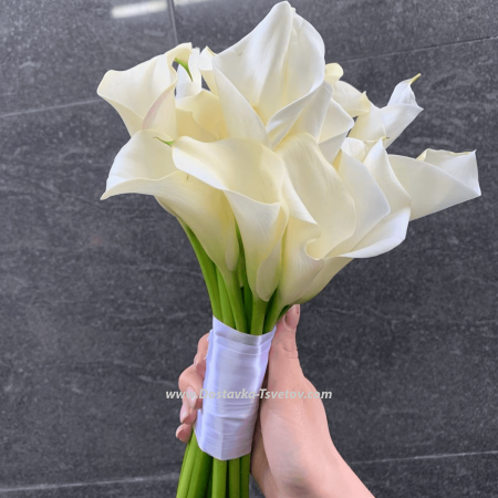 Light bouquet of callas "Virginia"