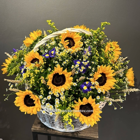 Basket of sunflowers "Summer Mood"