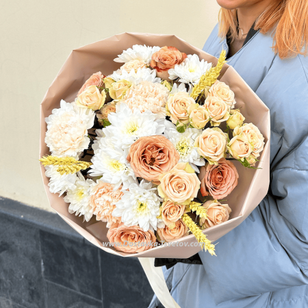 #18 Bouquet in beige tones with Cappuccino rose and spray peony rose