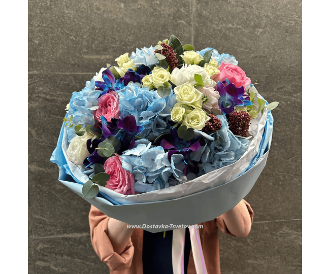 Flowers #24 Bouquet in blue tones of hydrangea and roses