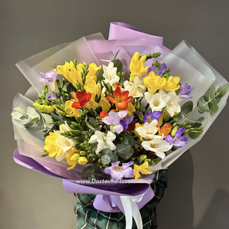 Freesias in the bouquet "Southern Dance"