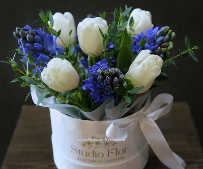 Tulips in a box "Marshmallow"