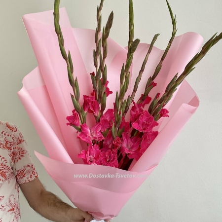 Gladioli in a bouquet "Pink Accord"