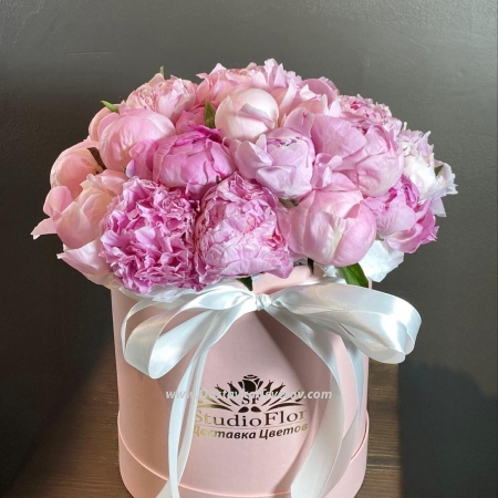 Box of peonies "Elbrus"