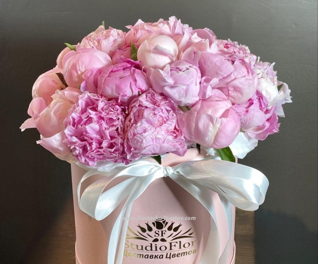 Flowers Box of peonies "Elbrus"