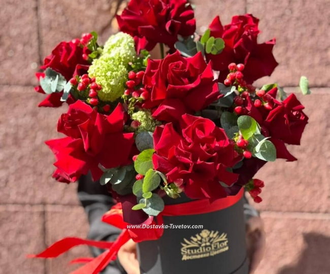 Flowers Ecuadorian roses in a box "Princess"