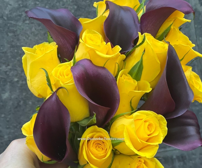 Black calla lilies and roses in a bouquet - photo #2