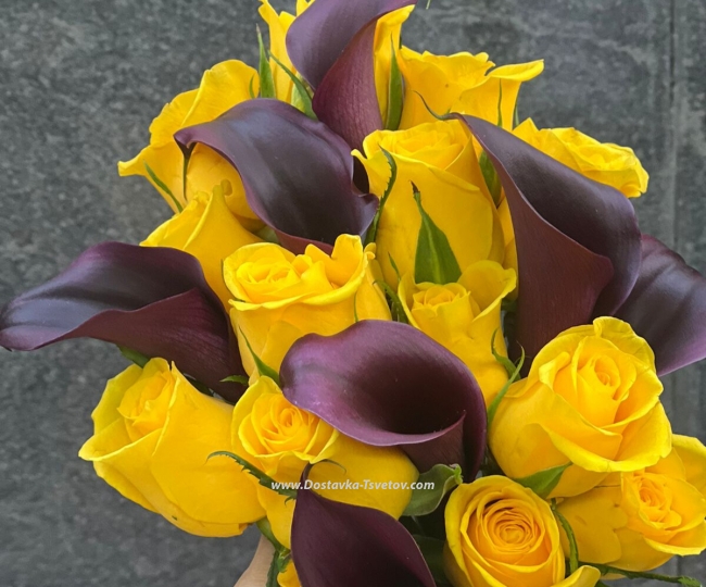 Black calla lilies and roses in a bouquet - photo #3