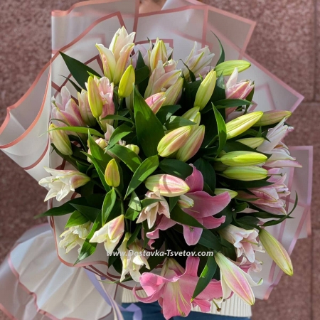 Bouquet of lilies "Iceberg"