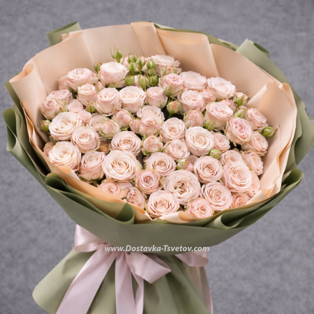 A bouquet of 17 spray roses "Rays of the Sun"