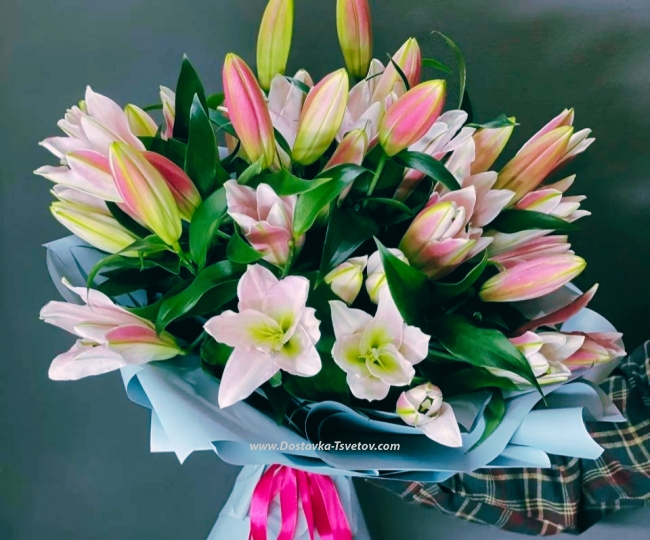 Lilies Bouquet of 11 lilies "Delight"