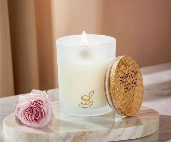 Presents Premium Candle "Rose and Freesia"
