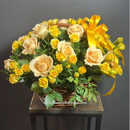 Roses in the basket "Touch"