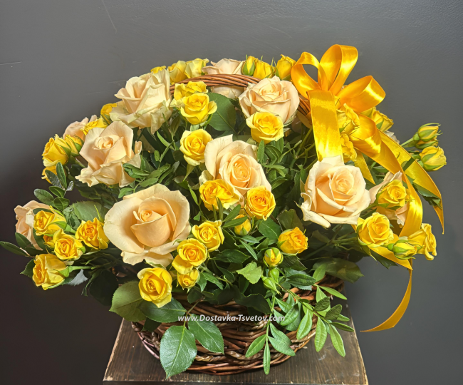 Roses in the basket "Touch"