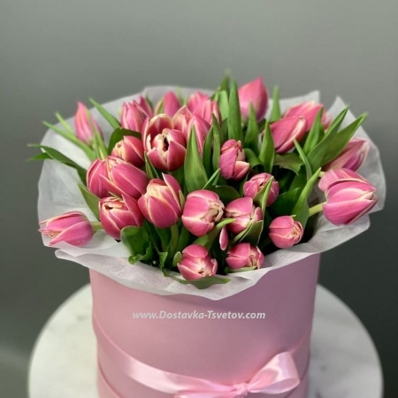 Bouquet of tulips in a hatbox "Eleanor"