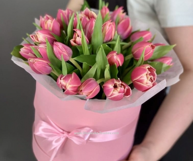 Bouquet of tulips in a hatbox "Eleanor" - photo #2