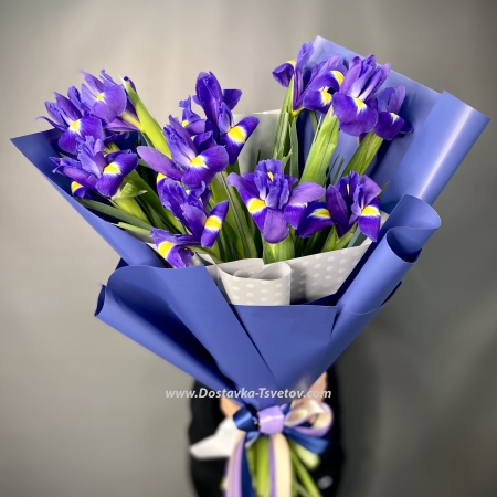 Cute bouquet of irises "Phoenix"