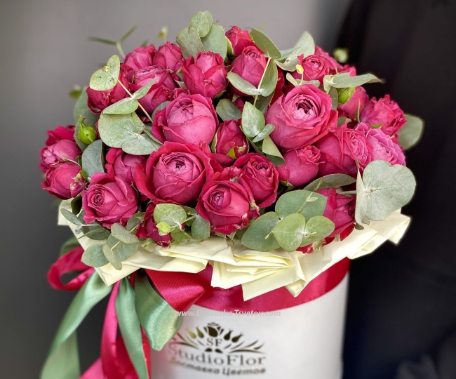 Flowers Box of pink roses "Grace"