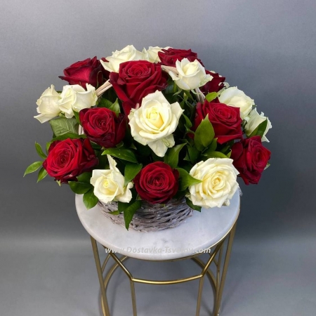 Basket with roses "Flamenco"