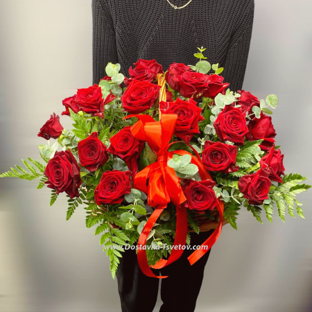 Basket of red roses "Paris"