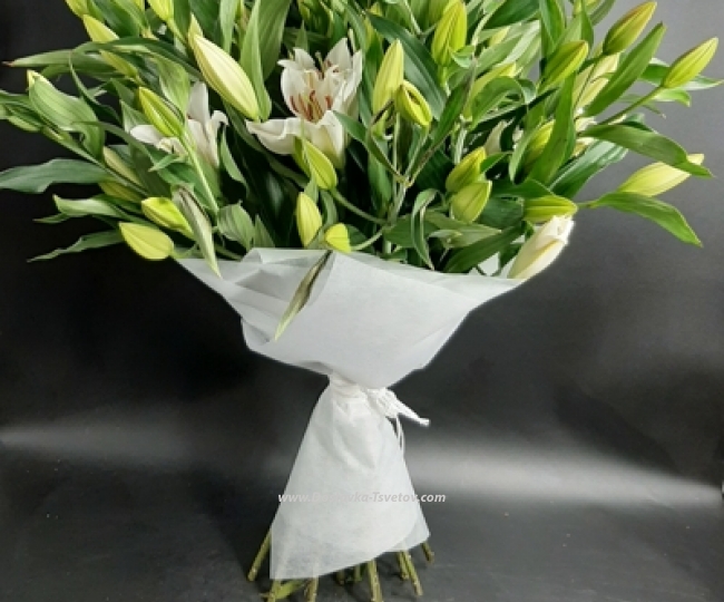 21 lilies in the bouquet "Veronica" - photo #3