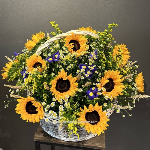 Basket of sunflowers "Summer Mood"