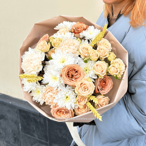 #18 Bouquet in beige tones with Cappuccino rose and spray peony rose