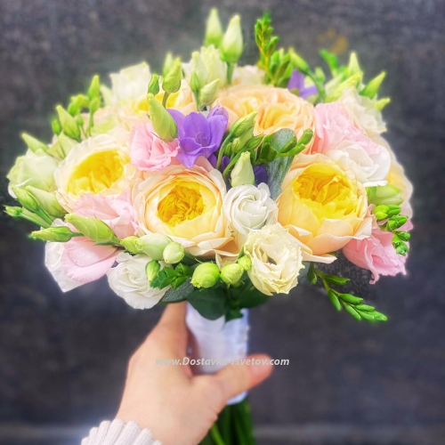 Bouquet of roses to the bride "Krasa"