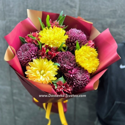 Bouquet of chrysanthemums and alstroemerias "Autumn Vibe"