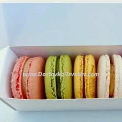 6 Makarons in a box