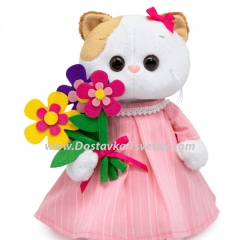 Kitty Li-Li with a Bouquet