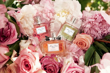 Perfume and perfume with flowers